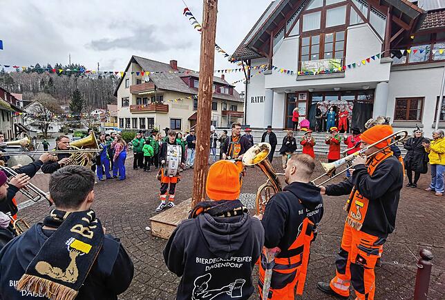 Bild 7: Das war die Übergabe des Daisendorfer Rathausschlüssels an die Narren am Schmotzigen Dunschtig 2024