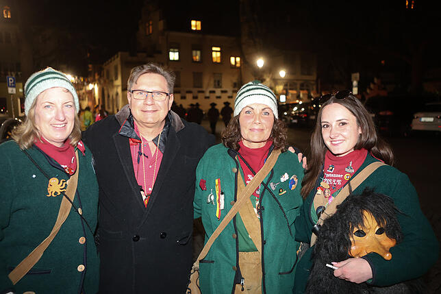 Bild 31: Konstanzer Straßenfasnacht 2025: Die Stimmung ist auch am Fasnachtsfreitag super
