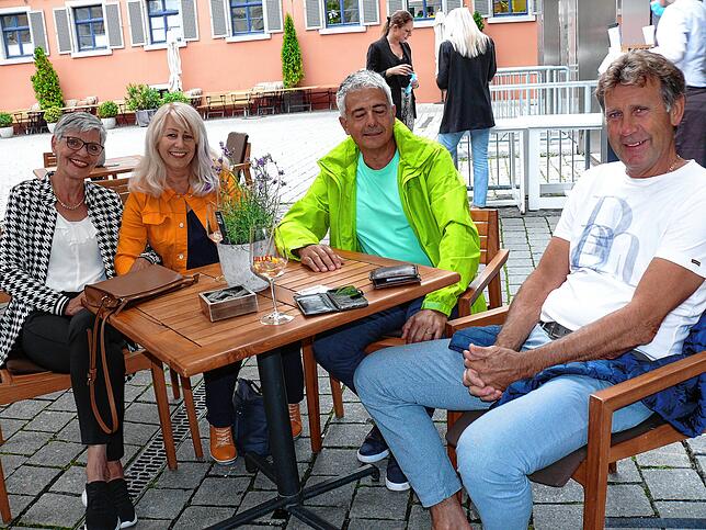 Fröhliche Runde im Il Boccone: Silvia Schindler, Brigitte und Toni Hofstetter und Christian Schindler machen Urlaub in Kreuzlingen und ...