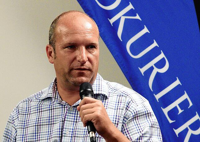 Daniel Jedlicka ist Leiter der Anne-Frank-Realschule und im Vorstandsteam des Hegauer FV engagiert.