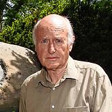 Alexander Gebauer moniert, dass der Gedenkstein am Hussenstein längst unleserlich geworden ist.