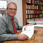 Jürgen Klöckler, stellvertretender Ortsvorsteher in Liggeringen, sagt: „Es regnet rein, es muss was passieren.“