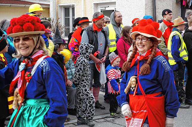 Bild 22: Beim großen Umzug Löffingen steppte der Bär