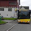 (Archivbild) Bisher hat der Bus auf der Insel Reichenau seine zentrale Haltestelle beim Museum an der Ergat. Eine Mehrheit im ...