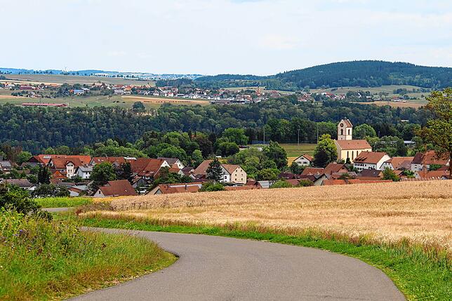 Die Ortsverbindungsstraße zwischen Ewattingen und Münchingen.