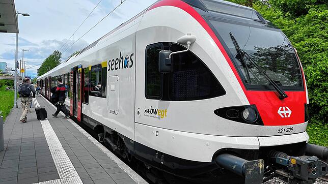 Sollen die Schweizerischen Bundesbahnen (SBB) neben dem Seehas (hier auf dem Bild) auch die Hochrheinbahn betreiben? Diskutieren Sie mit!