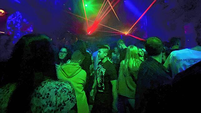 Volle Tanzfläche, gute Stimmung, Tanzen bis in die Nacht – das war früher am Wochenende im Okay normal. Jetzt bricht der Zustrom an ...