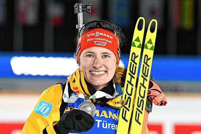 So hat Janina Hettich-Walz im Februar 2024 gestrahlt, als sie bei der Weltmeisterschaft die Silbermedaille über 15 Kilometer im Einzel ...