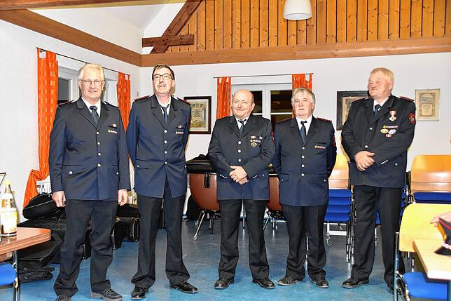 Hubert Müllerleile, Werner Fürst, Ernst Braun, Werner Hirt und Konrad Schubert haben zusammen 250 Jahre Feuerwehrerfahrung in Honstetten.