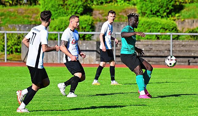 Bild 12: SG FC Wehr/Brennet besiegt den FC Zell mit 1:0 – und wir haben Fotos!