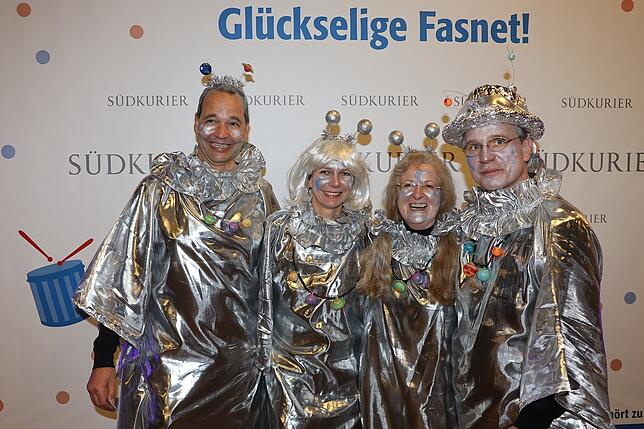 Bild 23: An der SÜDKURIER-Fotowand: Das sind die Gäste der Fernsehfasnacht (Teil 1)
