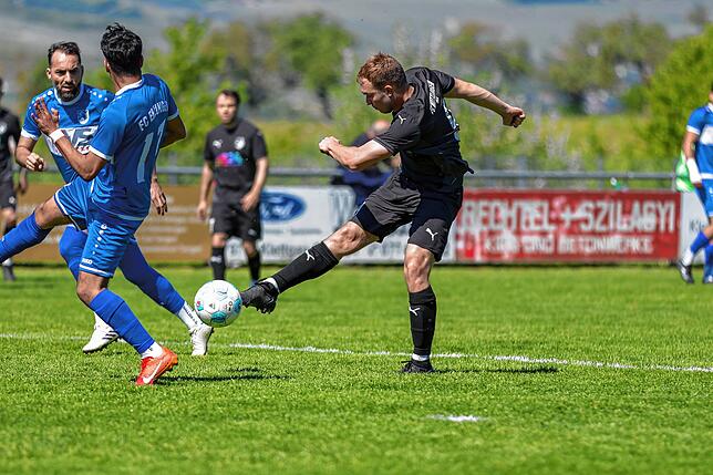Bild 15: FC Erzingen unterliegt dem FC Wittlingen vor 500 Zuschauern mit 0:2 – und wir haben Fotos!
