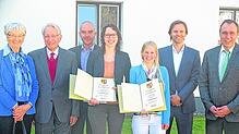Bei der Preisübergabe (von links): Antje Essers, Professor Dr.-Ing. Ulf Essers, Lars Ruhbach (DHBW-Studiengangsleiter von Nicole Fisel), ...