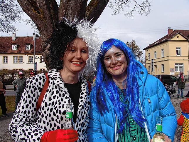 Bild 6: Dunschtig in Stefansfeld unter dem Narrenbaum