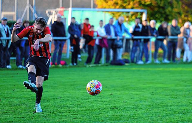 Bild 16: Unsere Bildergalerie von Bezirksligaspiel zwischen dem FC Bodman-Ludwigshafen und dem TSV Aach-Linz