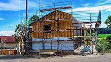 Der Neubau der der dritten Flüchtlingsunterkunft in Brigachtal geht voran. Entgegen anderen Mutmaßungen entspricht er den beschlossenen ...