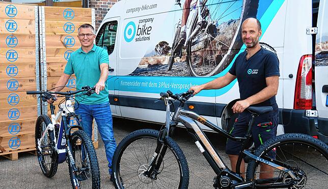 Dienstfahrrad-Übergabe am Firmenstandort der ZF in Schweinfurt.