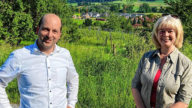 In Bohlingen hat sich in den vergangenen acht Jahren viel getan. Ortsvorsteher Stefan Dunaiski und seine Stellvertreterin Christine ...