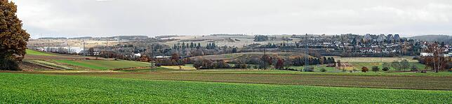 Blick vom Waldrand nahe VS-Rietheim aus: Unten im Tal will die Stadtverwaltung eine Photovoltaikanlage errichten, zuerst auf einem Teil ...