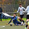 Klare Sache: Marco Hanser (Mitte) zieht an John Nyffenegger vorbei, verpasst aber ein weiteres Tor beim 4:1 der SG FC Wehr/Brennet gegen ...