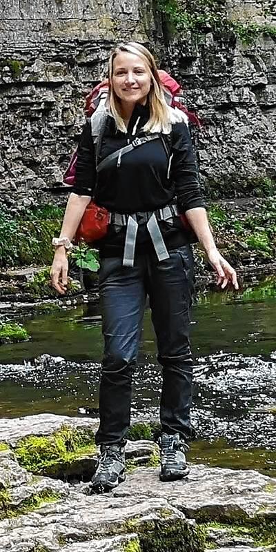 Das Fahndungsfoto der Polizei zeigt die vernmisste Scarlett Salice aus Bad Lippspringe (Nordrhein-Westfalen).