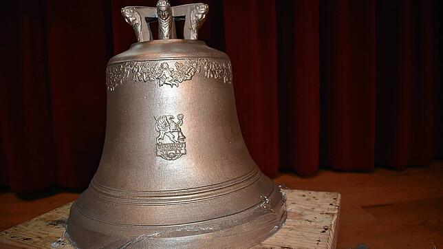 Eine neue Glocke mit Prägung als Ersatz für die Leihgabe von Familie König in Steinabad wurde in Innsbruck von der Glockengießerei ...