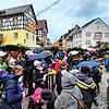 Der Regen ist den Besuchern egal.