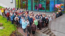 Zum Gruppenfoto stellen sich die Teilnehmer des ersten Triberger Senioren-Hocks vor dem Museum Triberg-Fantasy auf. Bilder: Stadt