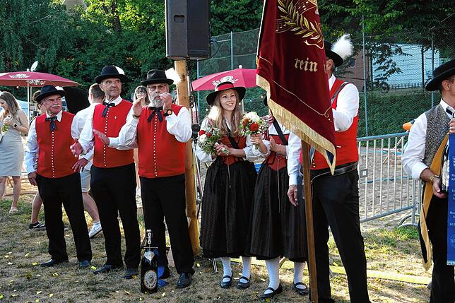 Bild 5: Bilder vom Sternmarsch und Fahneneinmarsch zum 175-jährigen Bestehen der Musikkapelle Ailingen