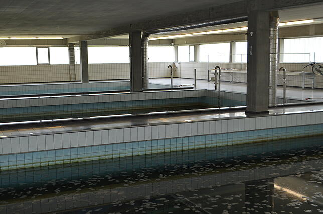 Der Sandraum und der Blick auf die Becken