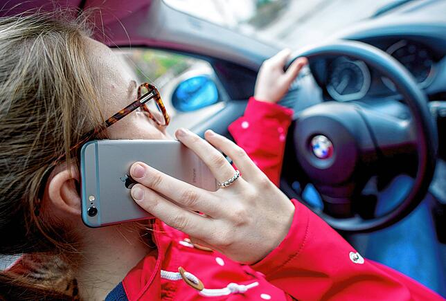 Auch am Hochrhein gab es bei den Kontrollwochen einige Autofahrer, die mit Handy am Steuer erwischt wurden.