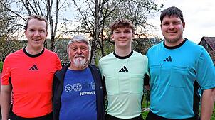 Benedikt Fleig (von links), Opa Rudolf Friedrich, Jonas Fleig, Lukas Fleig.