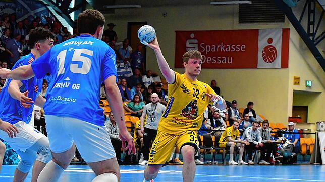 Beim Dessau-Rosslauer HV 06 war für die HSG Konstanz (am Ball Jonas Hadlich) nichts zu holen.