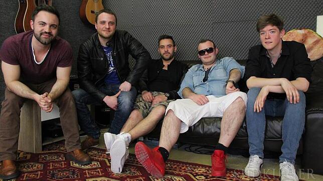 Können selbstbewusst in die Zukunft blicken. Von links: Andi, Alex, Denis, Ilja und Patrick. Mit ihrem handgemachtem, melodischem Rap ...