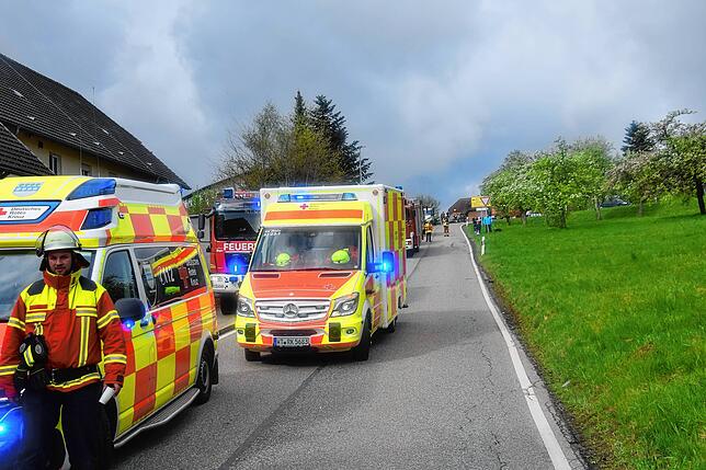 Das Deutsche Rote Kreuz war mit mehreren Rettungsfahrzeugen im Einsatz.