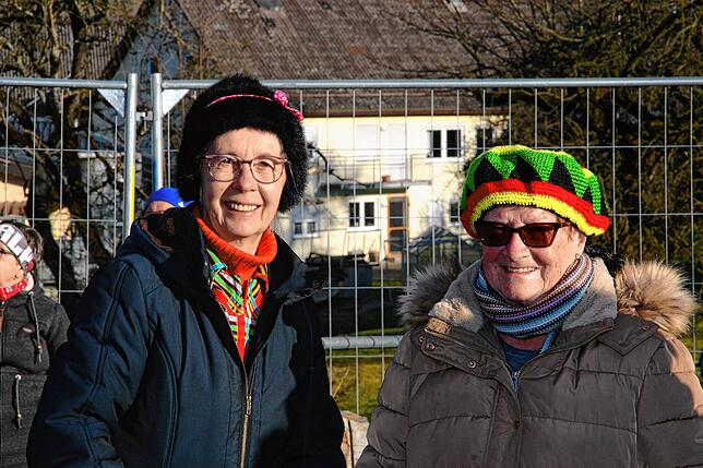 Bild 24: Weitere Bilder vom Stellen des Jubiläumsbaums durch die Froschzeller Holzer