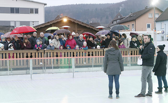 Bild 4: Alle Bilder zum Start der Blumberger Eisbahn