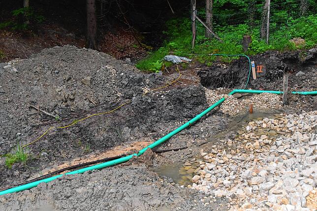 Bei der Baustelle der Dachsbühlquelle kam es zu mancher unvorhergesehenen Wende. So wurde eine neue Quelle gefunden und musste neu ...