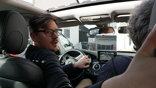 Ausparken und los gehts: Bei meiner Fahrprüfung in Salem bin ich sehr nervös