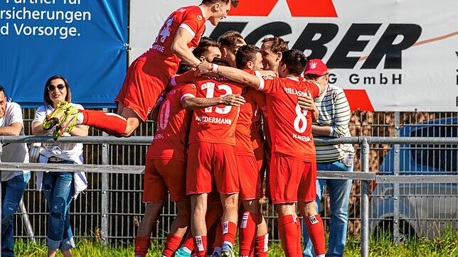 Großer und erleichterter Jubel beim 1. FC Rielasingen-Arlen, der gegen Oberachern zwar schon 4:1 führte, dann aber noch ordentlich ...