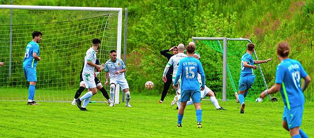 Bild 4: SV Buch schafft noch ein 2:2 gegen den SV Herten &ndash; und wir haben Bilder!