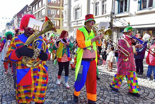 Bild 4: Fasnetmontag in Villingen: Die Südstadtclowns ziehen alle Blicke auf sich – jetzt die Bilder sehen!