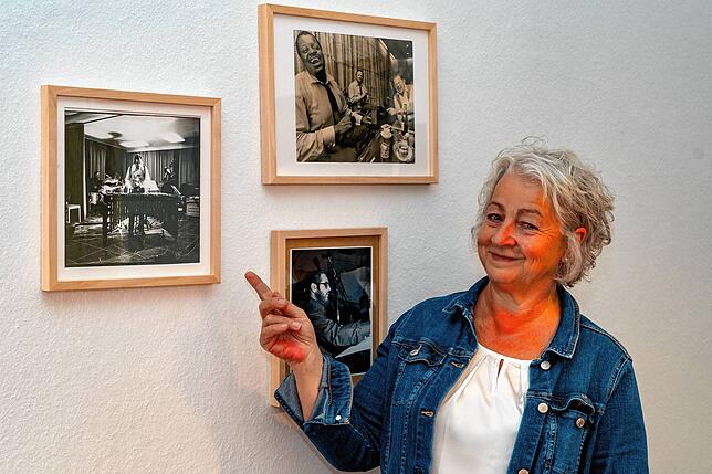 Nicole Bronnec kümmert sich im die Planung der Workshops im Studio. Gerne zeigt sie Besuchern auch die Fotos mit den Jazz-Legenden wie ...