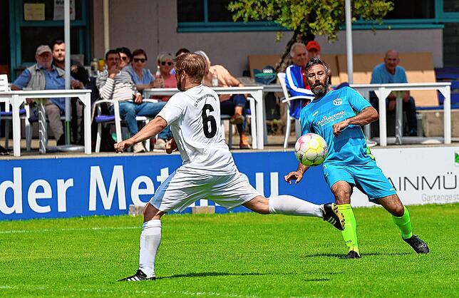 Bild 29: Ü40-Männer des FC Radolfzell stehen nach 6:0 gegen Pfaffenweiler/Ehrenkirchen im Verbandspokalfinale