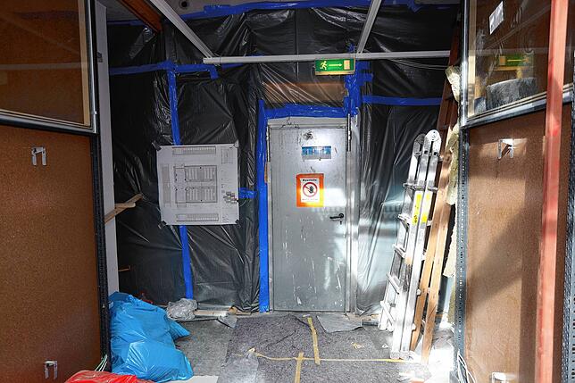 An dieser Stelle in der Schule ist die Baustelle deutlich sichtbar. Insgesamt laufe die Sanierung im Schulbetrieb recht unauffällig, ...