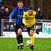 Der SV Orsingen Nenzingen (links Patrick Buhl) spielt beim FC Uhldingen, der SV Denkingen (rechts Jonathan Scheike) empfängt die SG ...