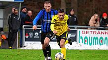 Der SV Orsingen Nenzingen (links Patrick Buhl) spielt beim FC Uhldingen, der SV Denkingen (rechts Jonathan Scheike) empfängt die SG ...