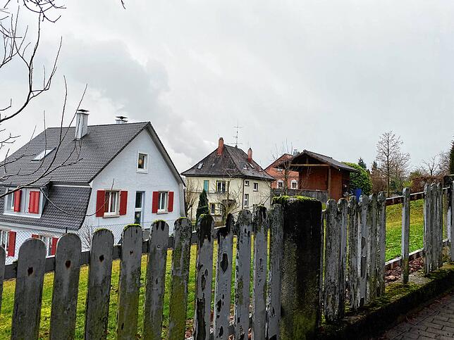 Der Weg vorbei am evangelischen Kindergarten in die Untere Haspelstraße, zeigt diese Gebäude in der Albrecht-Rudolf-Straße.