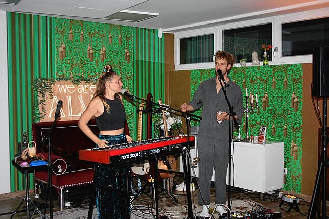 Gefühlvoll präsentierten sich ALVA von Jan & Jannike mit groovigen Indie-Pop.
