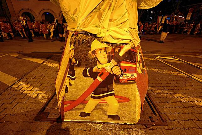 Bild 18: Fasnacht 2025 in Konstanz: So erlebt der Stephansplatz das flammende Spektakel